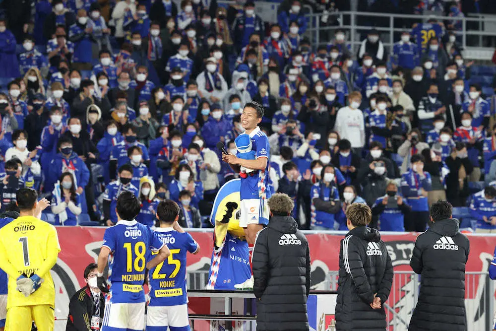 横浜　新加入FW西村拓真が頭&右足で2ゴール「やっとマリノスファミリーになれてうれしいです!」