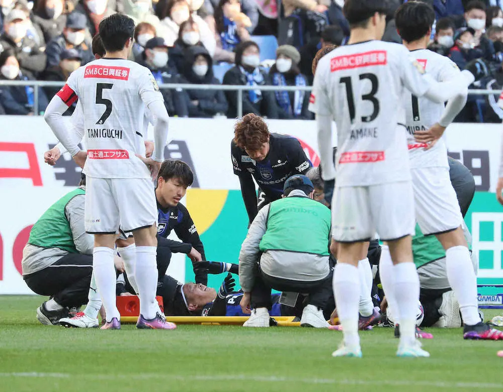 G大阪、エースのFW宇佐美が右足首痛めて長期離脱か　勝利目前でのドローゲームでダブルショック