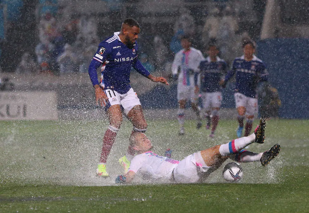 横浜、悪天候で攻撃サッカー展開できず暫定首位浮上逃す　今季初無得点で2戦連続ドロー