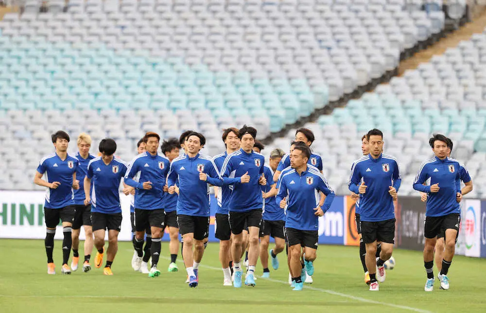 やっと日本代表26選手集合　長友が率先して声出し、決戦へ高まる緊張感