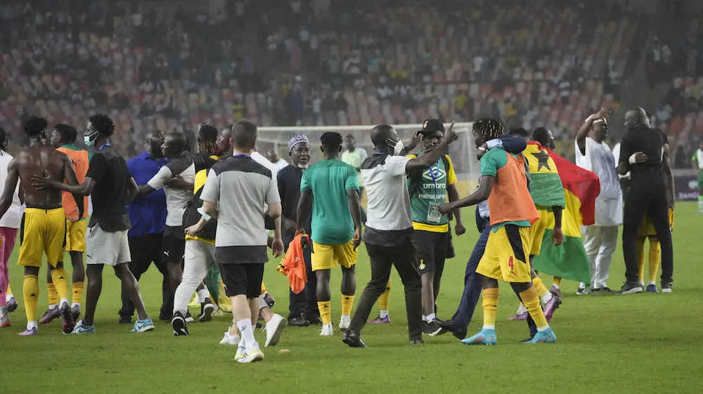 ＜ガーナ・ナイジェリア＞2大会ぶりのW杯出場を決め歓喜のガーナ選手ら（AP）