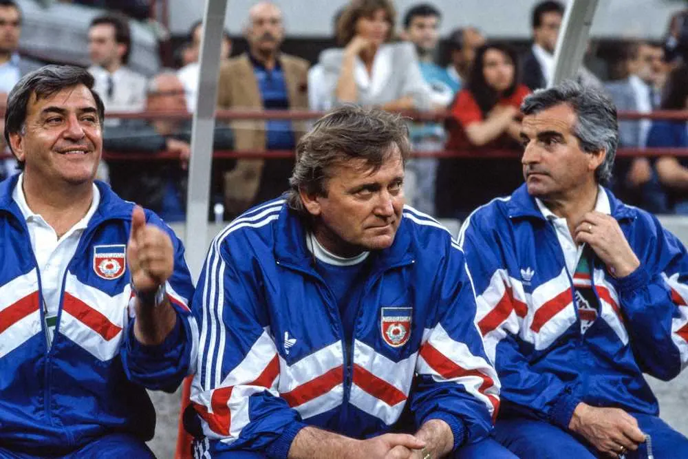 90年W杯イタリア大会、ユーゴスラビア監督時代のオシムさん（中央）（ゲッティ＝共同）