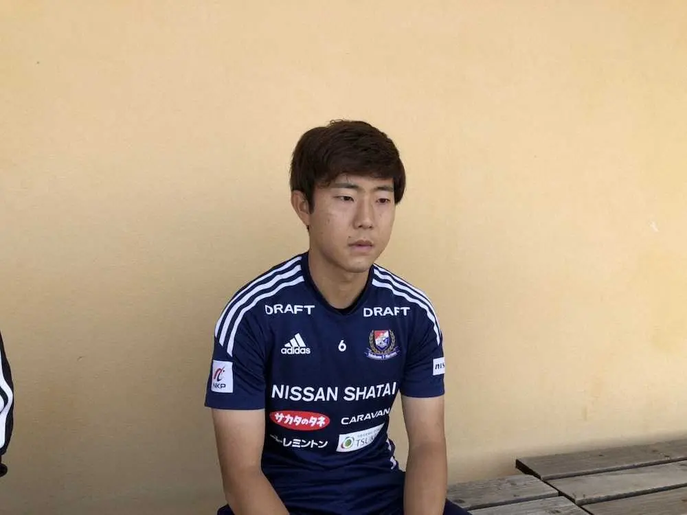 19日の練習後、オンライン取材に応じた横浜MF渡辺皓太（C）Y.F.M
