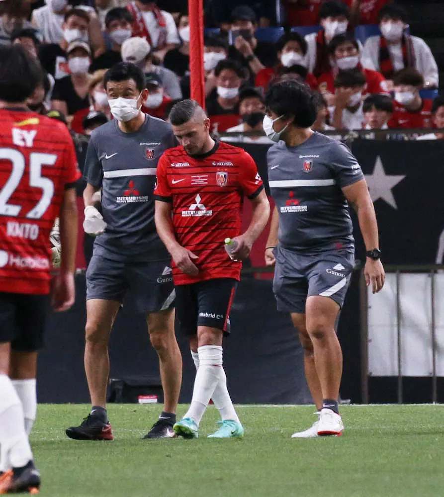 浦和に新加入のリンセン　パリSGとのデビュー戦で右太腿裏負傷「1日でも早く戻りたい」