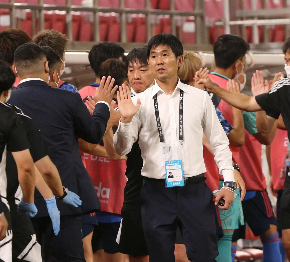 男子サッカー日本代表の森保監督（中央手前）