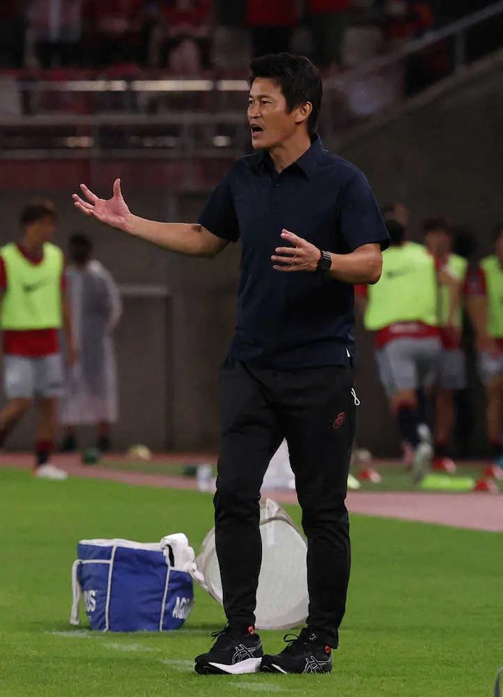 神戸・吉田監督　来季続投へ　チーム立て直した手腕　クラブ首脳陣高く評価