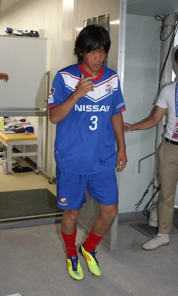 アウェー・柏戦の試合前、「３」の番号のユニホームで練習に向かう中村俊輔（2011年8月撮影）