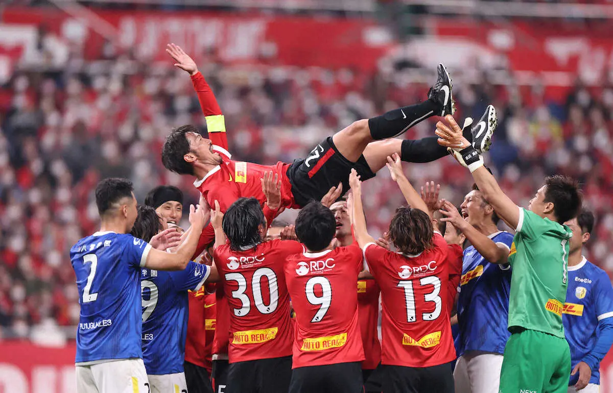元日本代表・阿部勇樹氏　引退試合で有終“ハット” 「思い出がよみがえった」