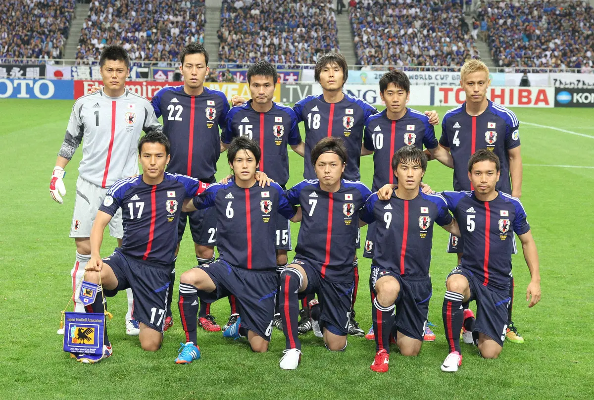 12年、Ｗ杯アジア最終予選での内田篤人（前列左から2人目）ら日本代表イレブン