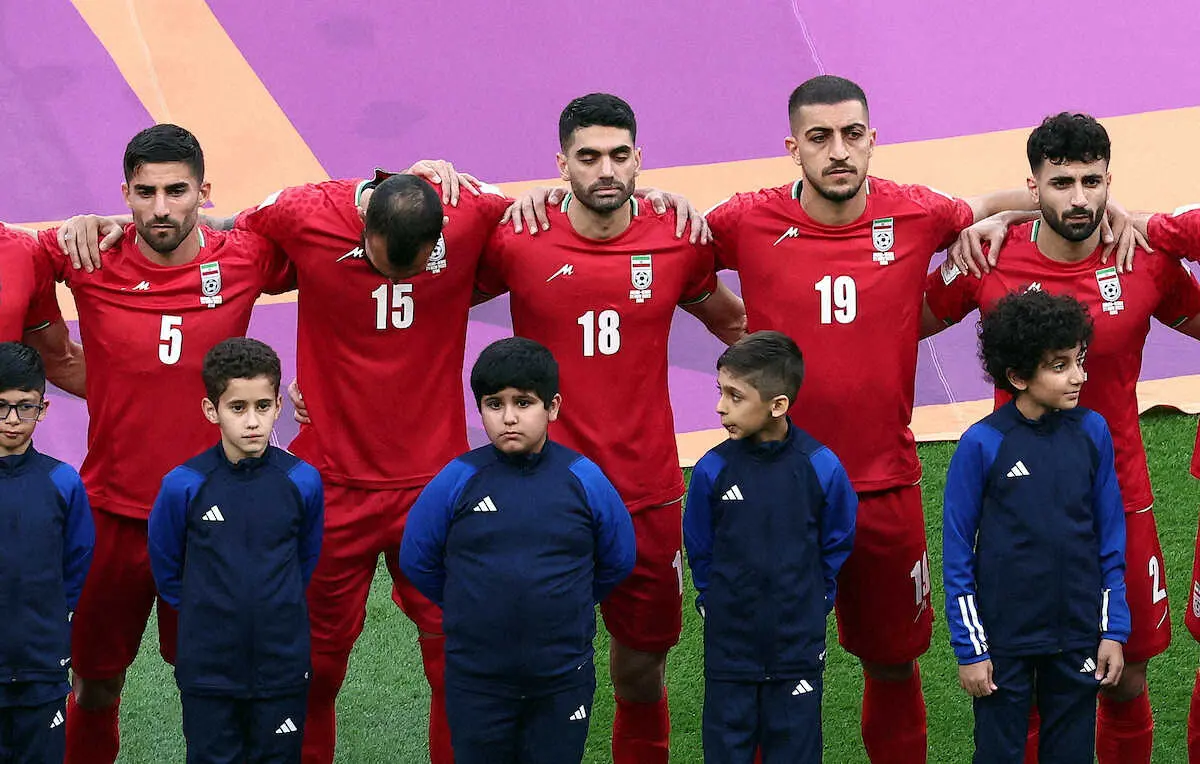 21日のイングランド戦ではイラン選手は国家を歌わなかった（ロイター）