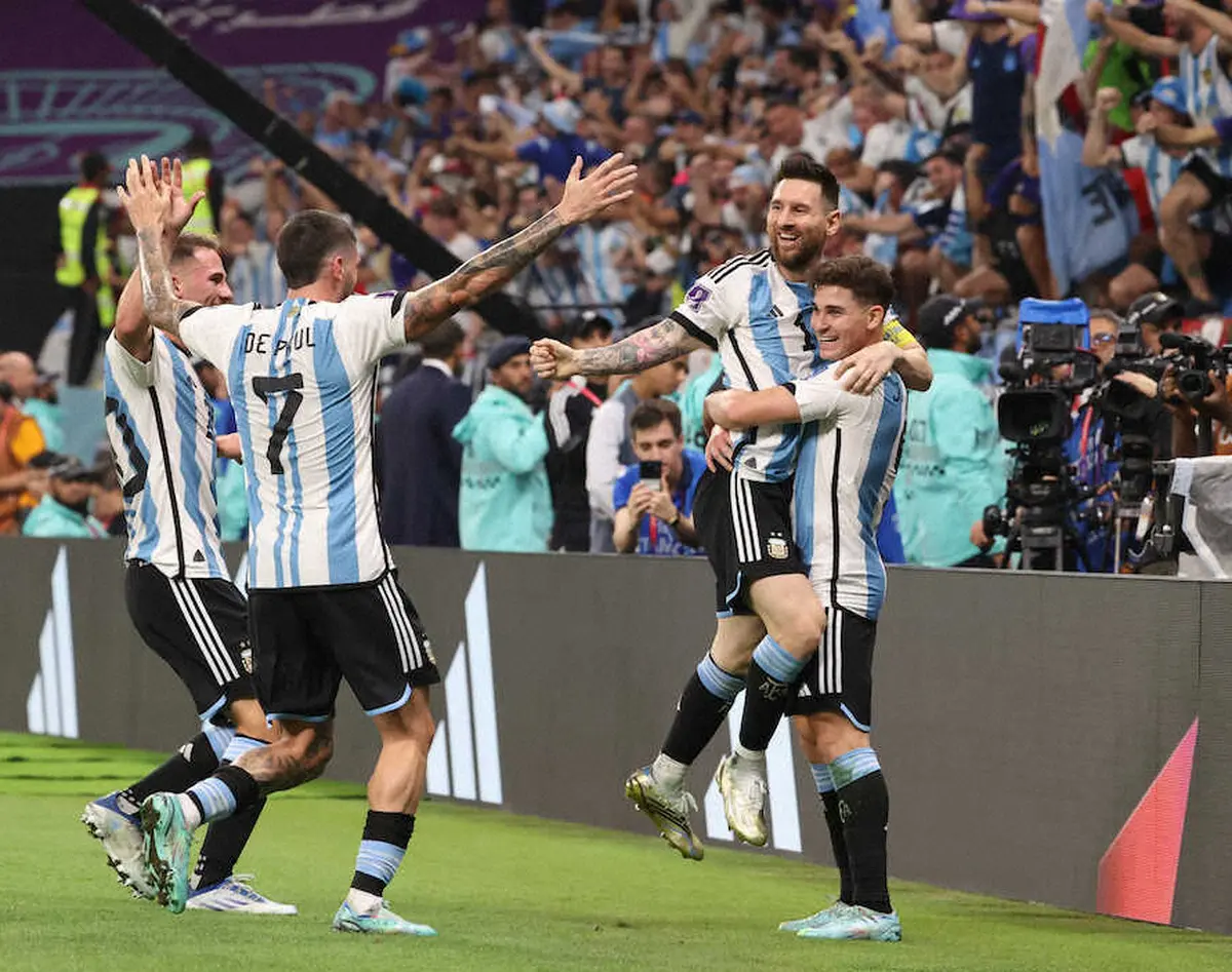 決勝T1回戦で“メッシ劇場”が開幕　背番号10の先制ゴールでアルゼンチンが2大会ぶりの8強へ