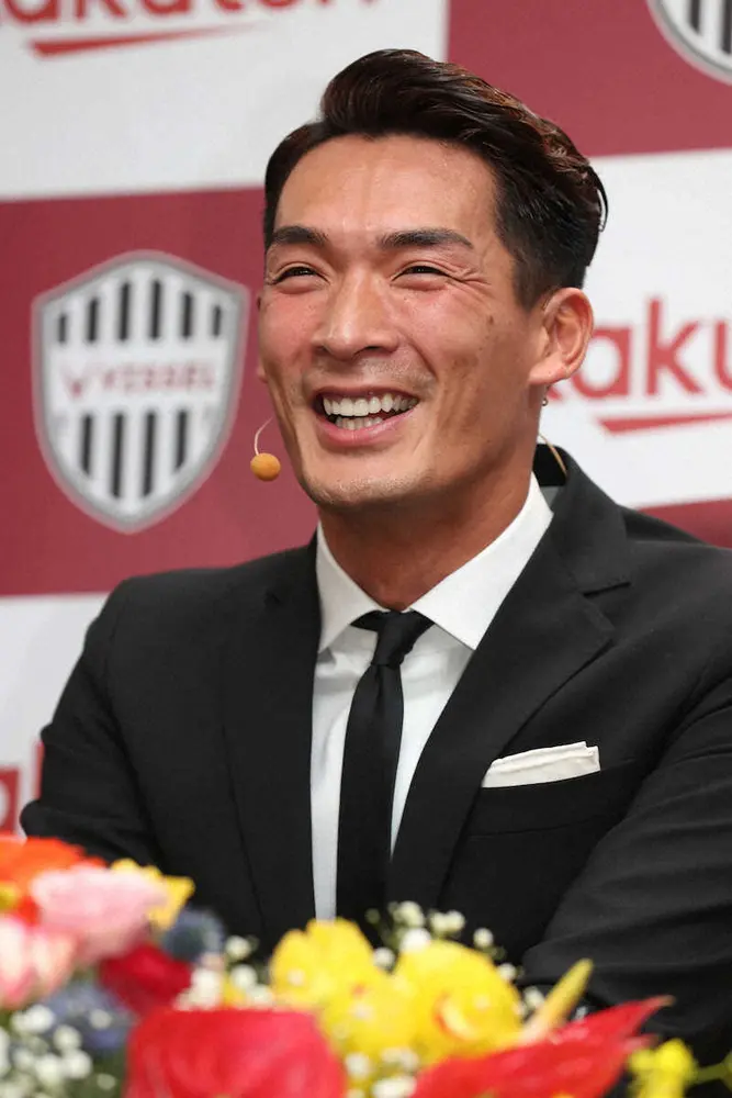 槙野智章氏「最短で2年。監督になって戻ってきます」　神戸―福岡戦のハーフタイムに登場