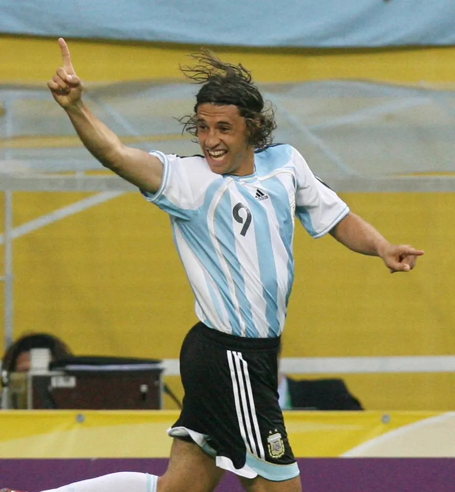 06年W杯ドイツ大会、メキシコ戦でゴールを決め喜ぶアルゼンチン代表FWクレスポ