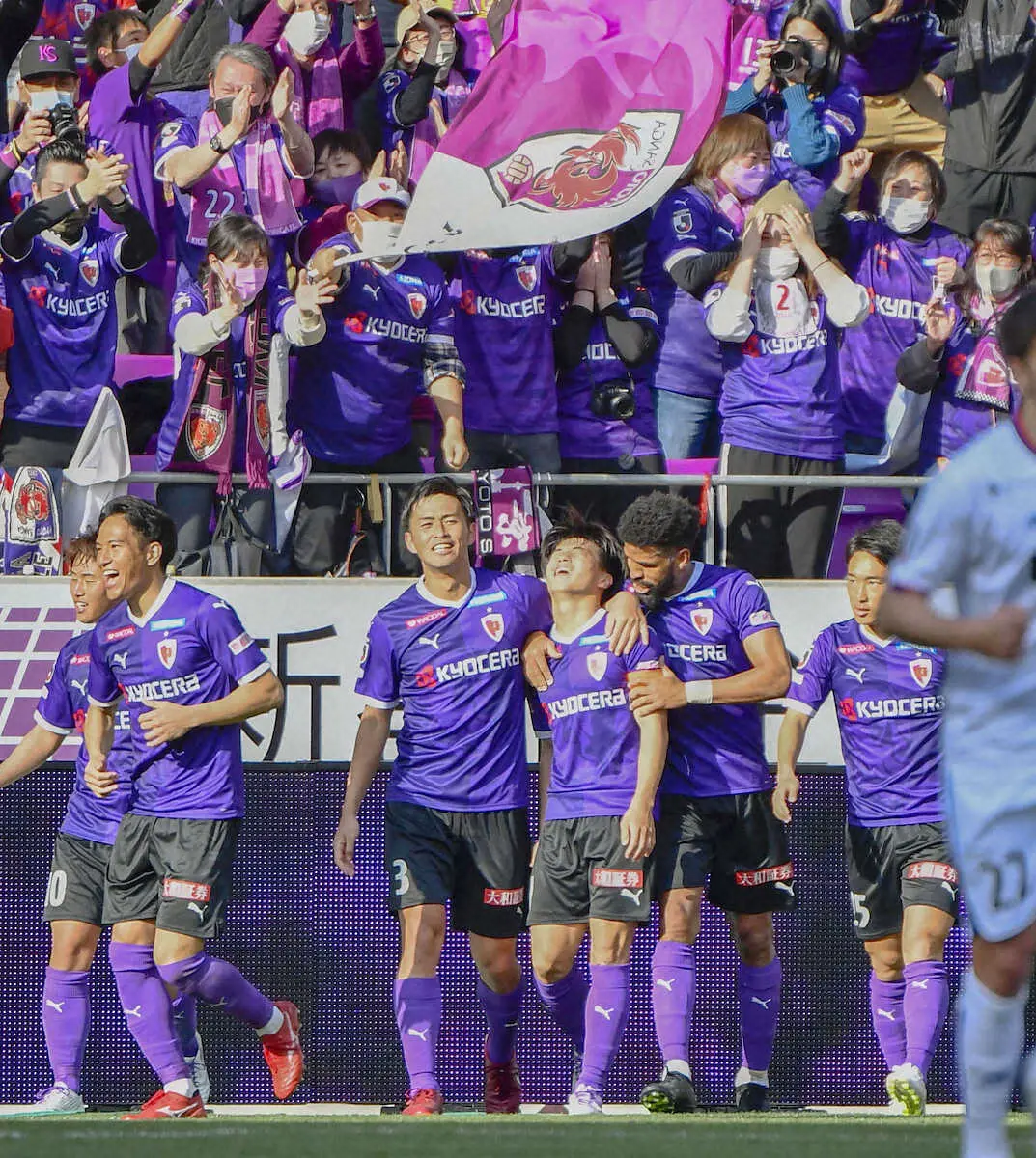 京都　FC東京撃破で今季初勝利　「思い切って飛び込んだ」21歳の川崎主将が頭で先制点
