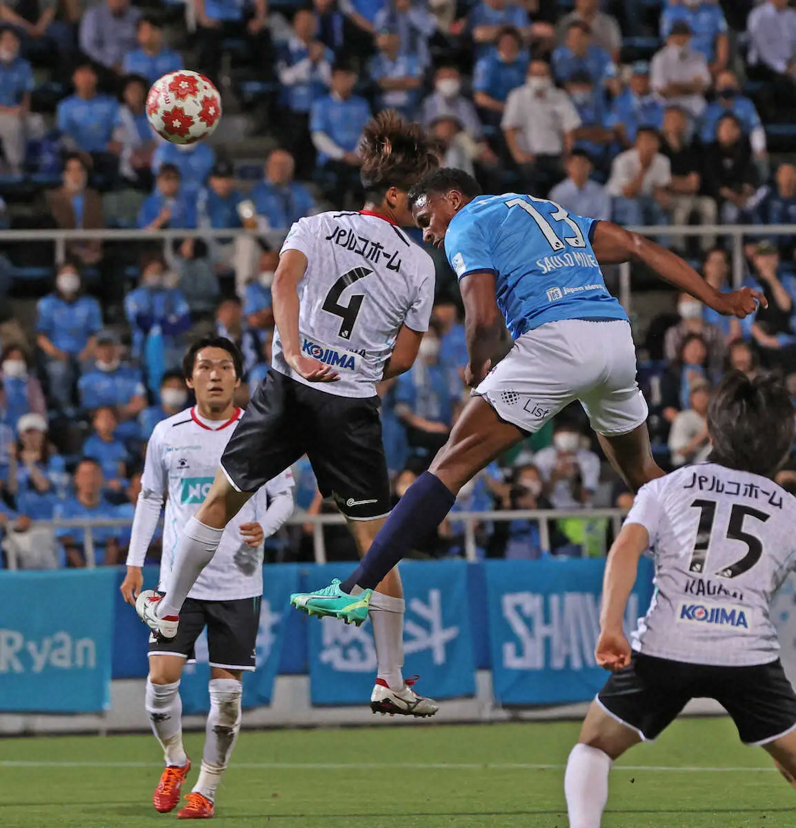 横浜FC快勝　サウロ・ミネイロがヘッドで合わせ2発　天皇杯2回戦