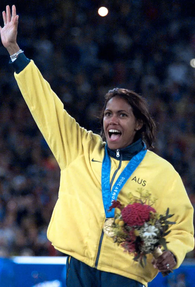 2000年シドニー五輪、陸上女子400メートルで金メダルを獲得したオーストラリアのキャシー・フリーマン（ロイター）