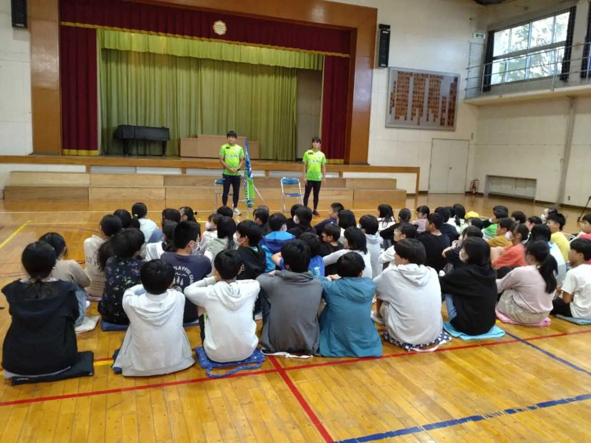 田中と平岡が岡崎小で夢について授業。