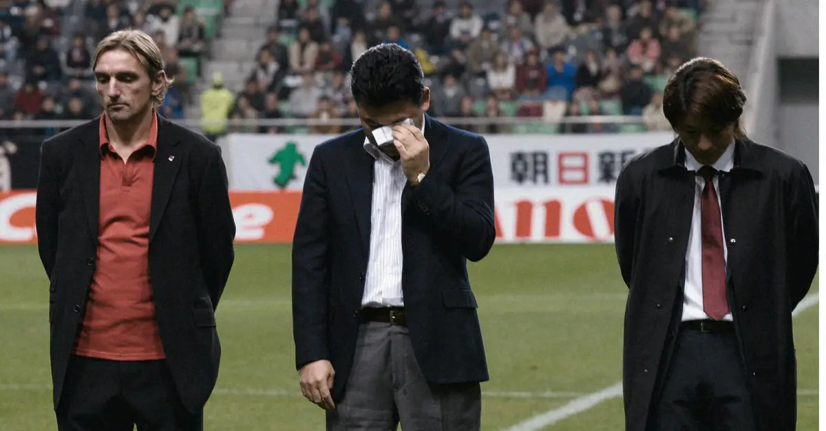 三木谷会長がグラウンドに落とした涙から18年　神戸の初優勝は「あの屈辱」から始まった