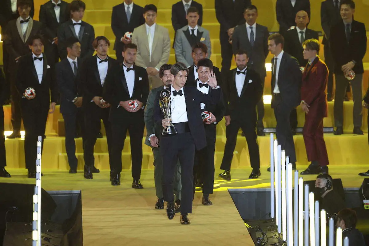 JリーグMVPは神戸・大迫勇也が初受賞「最後の最後まで刺激のある毎日」33歳、家族に感謝の“3冠王”