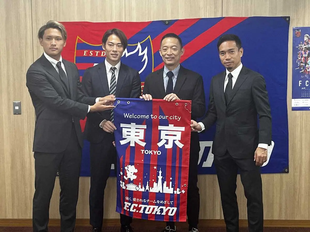 FC東京、来季も現役続行を明言した長友は17日の中村俊輔氏の引退試合で「暴れたいと思います！」と宣言