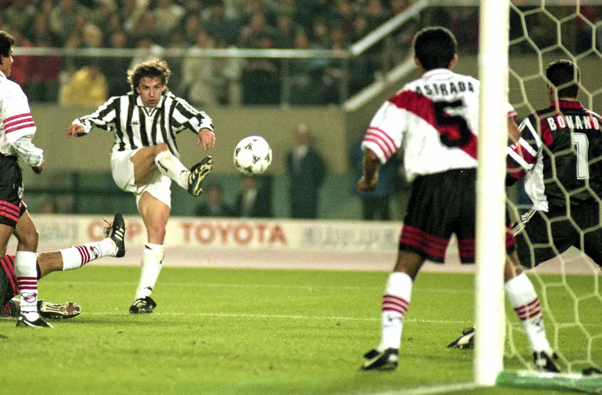左45度付近からのシュートを得意としたユベントスのイタリア代表FWデルピエロ。96年トヨタカップではリバプレート戦で華麗なゴールを決めた