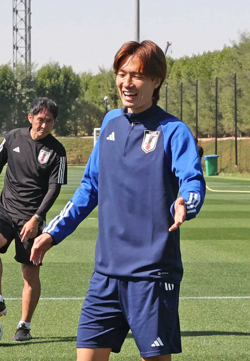 ＜サッカー日本代表練習＞笑顔の板倉（撮影・西海健太郎）