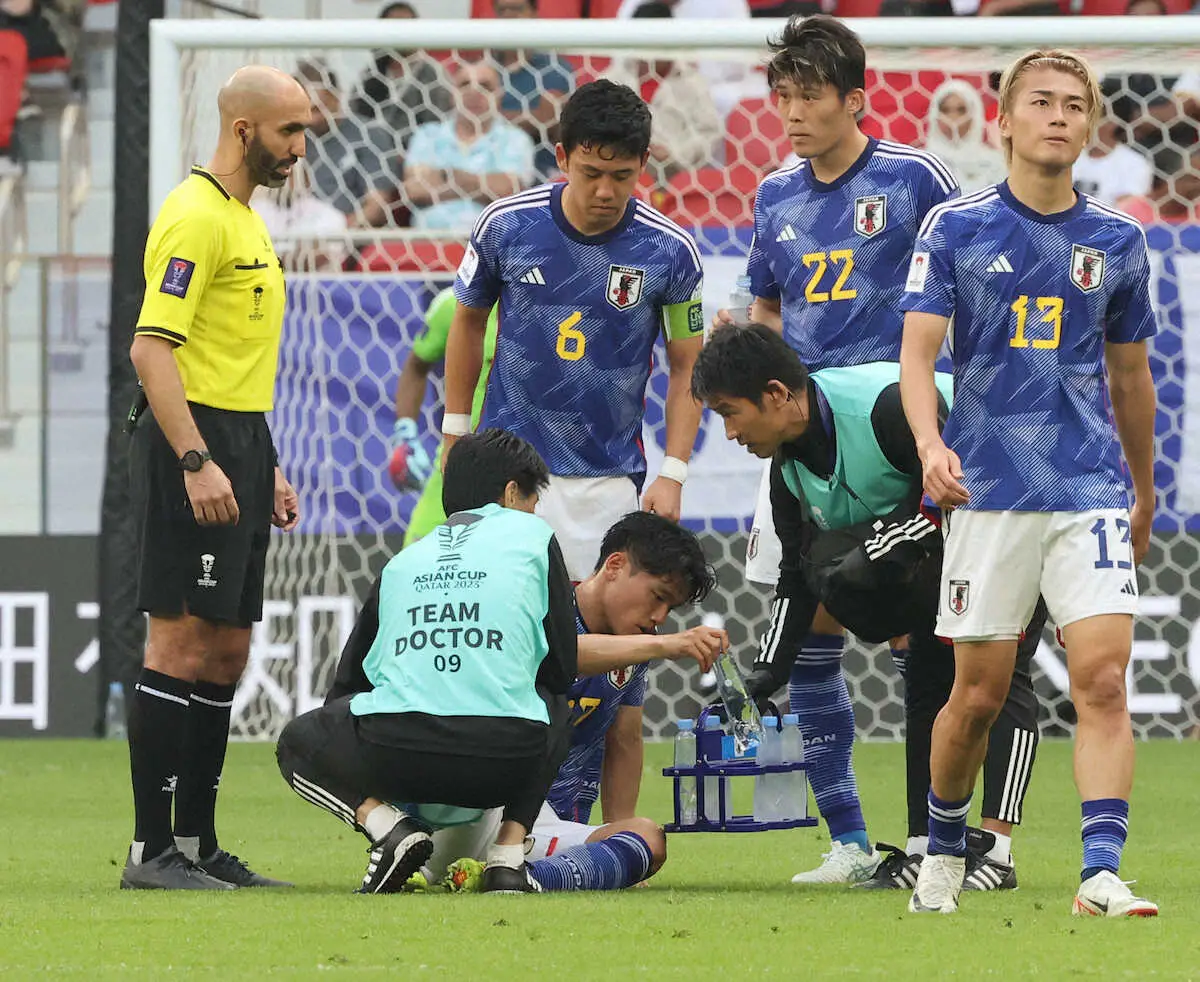 【アジア杯】前半負傷交代の旗手は右ふくらはぎ負傷で歩行できず…森保監督「私もまだよく分かっていない」