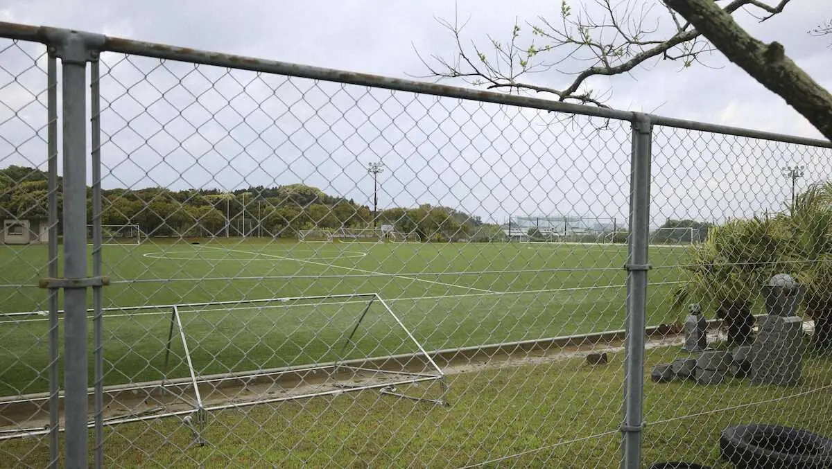 サッカーグラウンドに落雷　高校生1人意識不明　熊本・鹿本高の18人が搬送