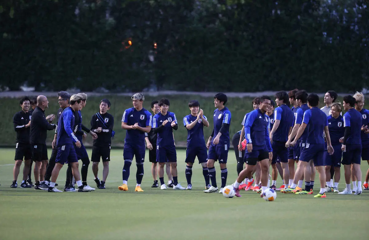 【五輪最終予選】U―23日本代表、ウズベキスタンに向け全体練習　夕刻スタートで雷雨も