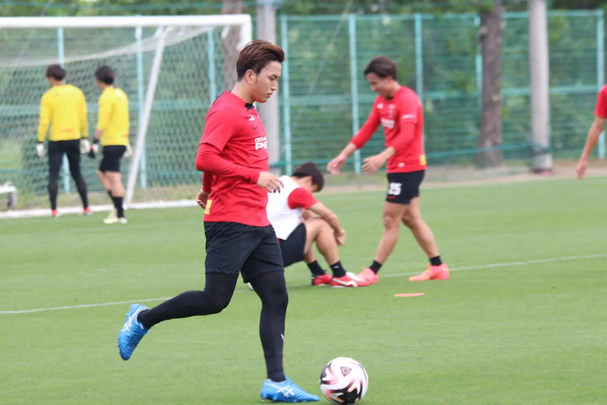 浦和U23日本代表DF大畑歩夢「まずは試合に出続ける。結果が必要」　帰国後初の全体練習合流