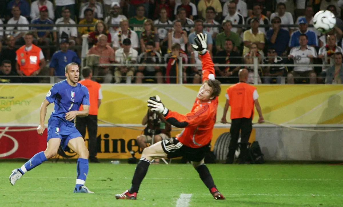 06年W杯ドイツ大会準決勝、ドイツ戦でゴールを決めたイタリア代表デルピエロ（左）