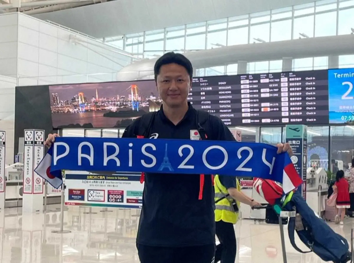 【サッカー】U―23日本代表・大岩監督、パリ五輪に向けフランスへ出国「いよいよという気持ち」