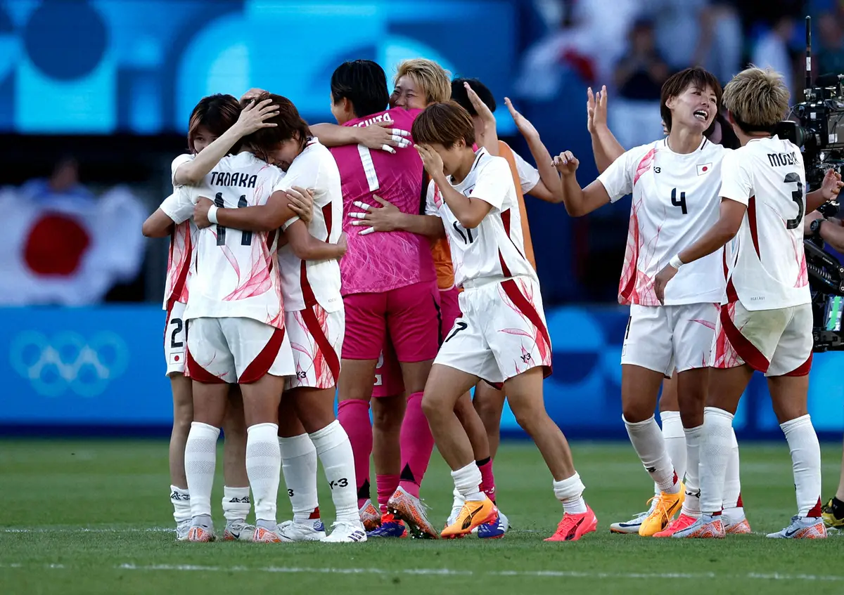 ＜パリ五輪サッカー女子　ブラジル・日本＞劇的な逆転勝利を飾り、喜び合う日本代表イレブン（ロイター）