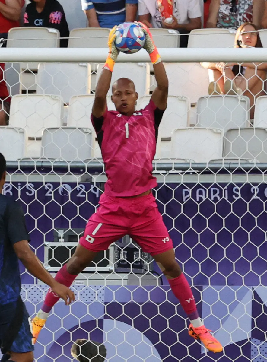 パリ五輪日本代表守護神のGK小久保