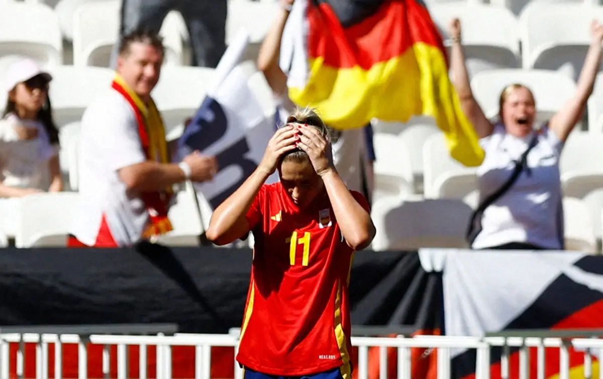 ＜パリ五輪サッカー女子　スペイン・ドイツ＞後半アディッショナルタイム、PKを止められ頭を抱えるスペイン代表プテリャス（ロイター）