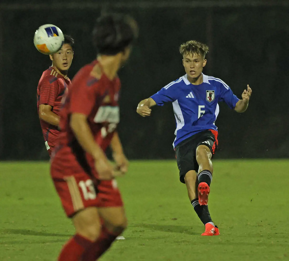 【画像・写真】バルサ育ち19歳DF高橋仁胡　始動した“ロス五輪世代”のニューリーダーとして存在感見せた