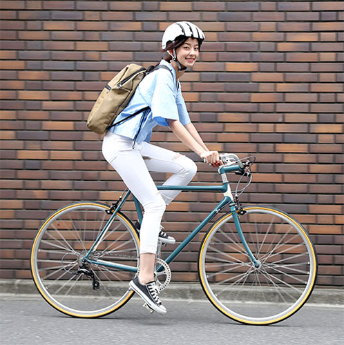 お気に入りの自転車に乗る朝比奈彩