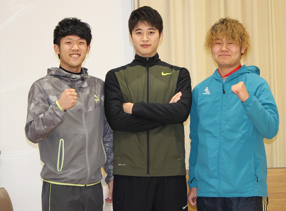練習に励む（左から）高柿、菅野、石橋