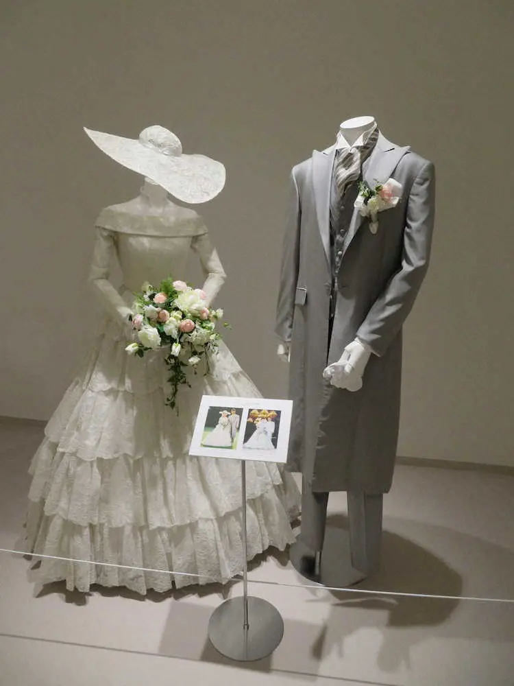 桂由美氏のミュージアムに展示された五木ひろし夫妻の挙式衣装