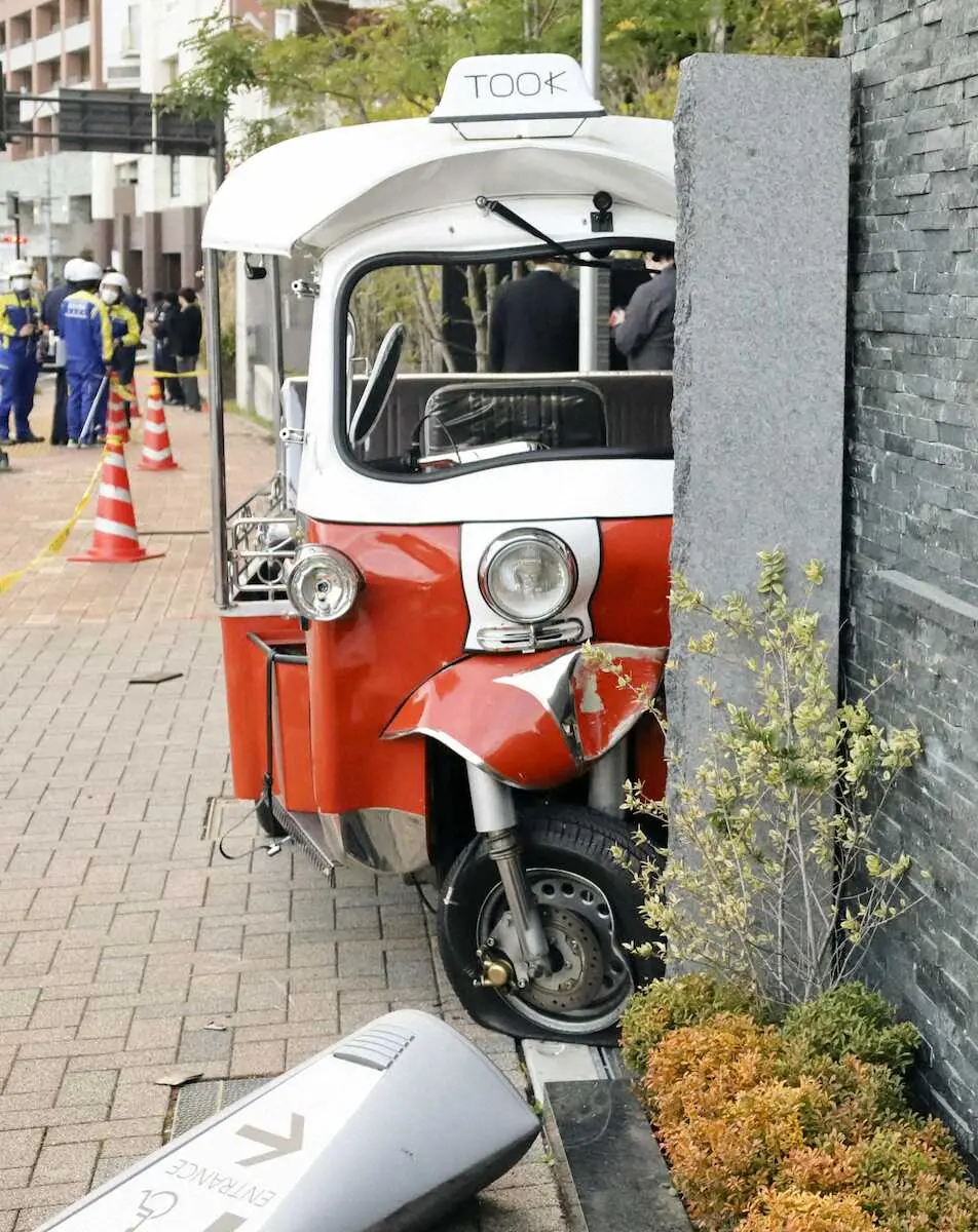 【画像・写真】トゥクトゥクが歩行者をはねた現場＝15日午後、静岡県熱海市