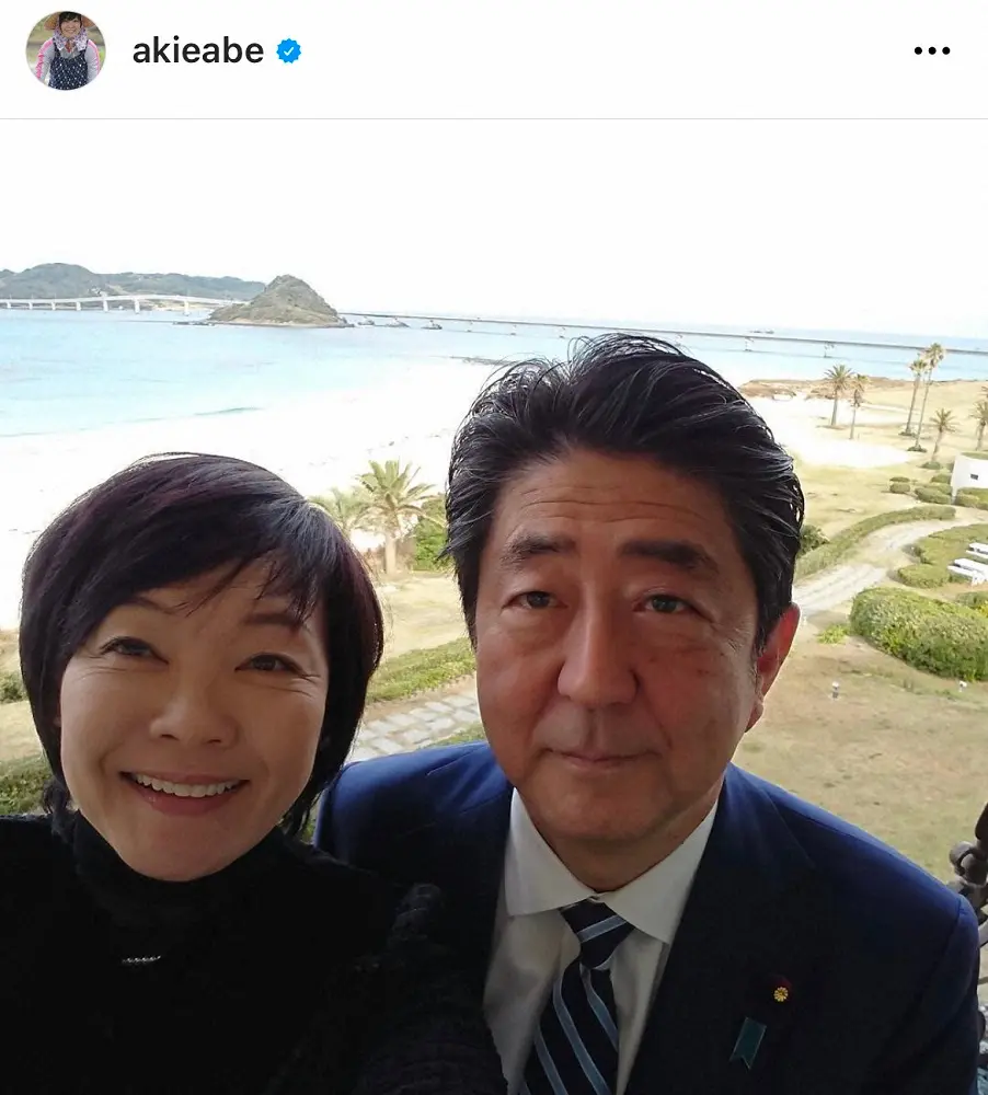 安倍昭恵さん、元首相とのドレスアップ写真　36回目の結婚記念日「泣けます」「理想の夫婦です」祝福続々
