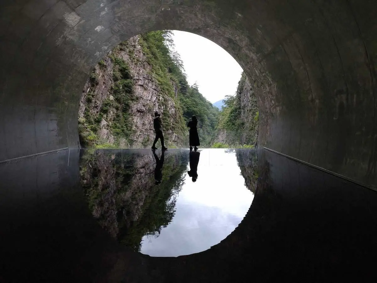 【新潟・湯沢】トンネルを進むとそこには…絶景とアートのコラボ「Tunnel　of　Light」