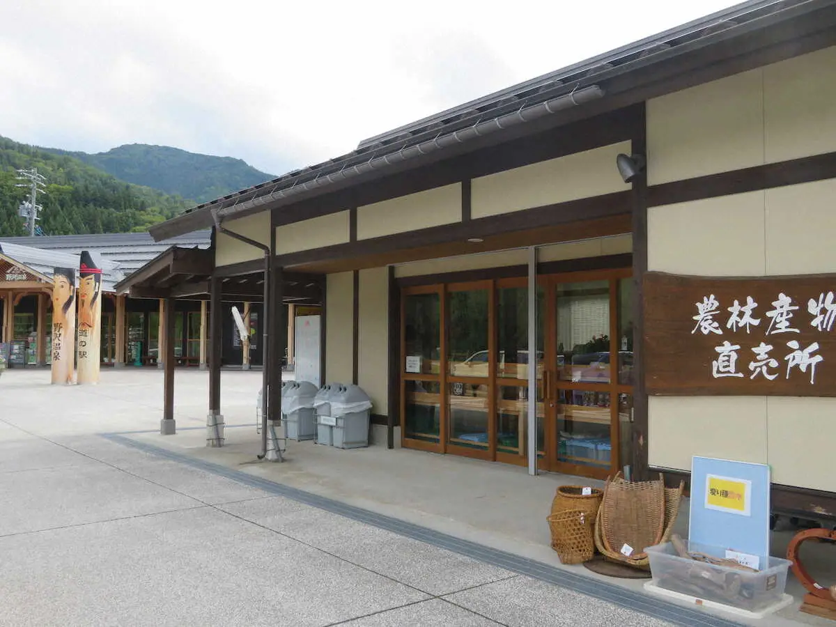 【長野・野沢温泉】道の駅は道祖神がお出迎え　農家レストランでユニーク地元グルメ満喫