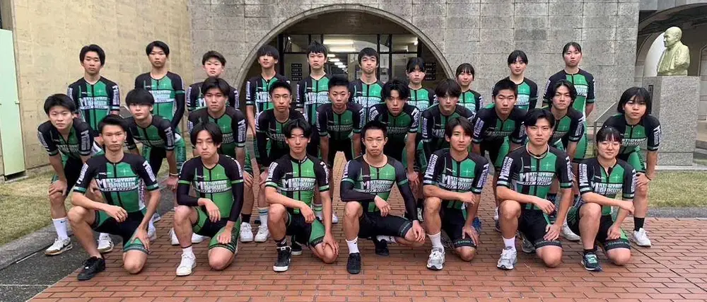 松山学院高の自転車競技部メンバー