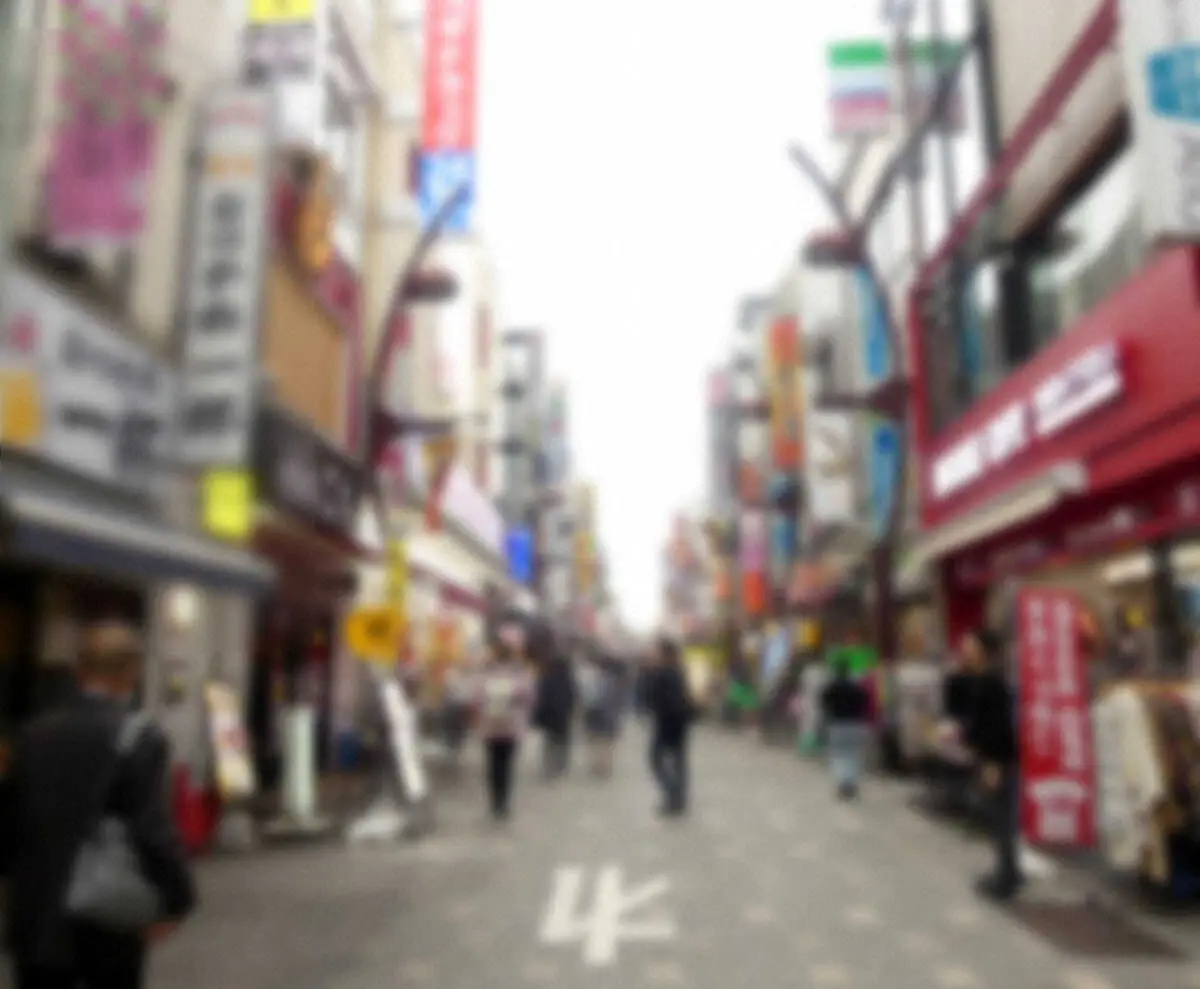 宝島さんが経営する飲食店が軒を連ねる上野の商店街（一部画像加工）