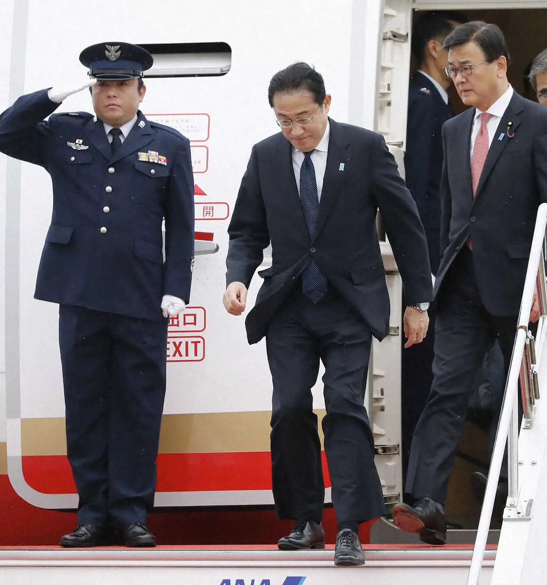 岸田首相　3泊6日強行軍外遊から帰国後、すぐさま裏金事件の対応協議