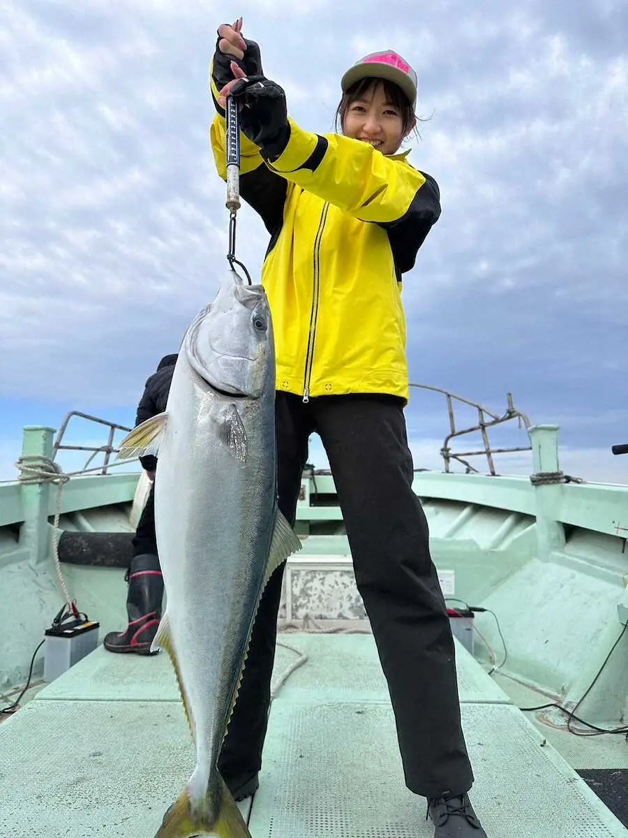 「川崎漁業組合」7代目釣りガール・伊藤圭那　カサゴ1匹から始まって“大出世”7キロのブリ