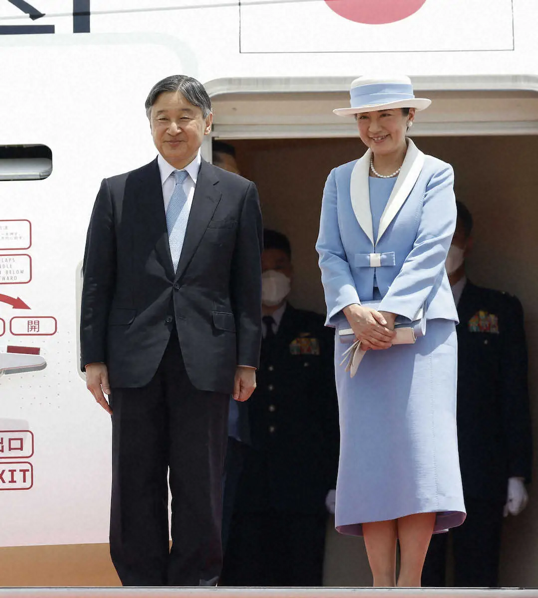 羽田空港から英国へ出発される天皇、皇后両陛下