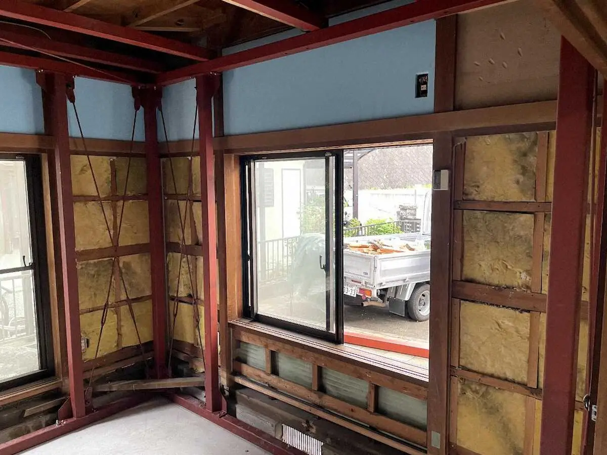ミホ工業の耐震シェルターは、壁の内部に鉄筋を入れることで部屋を補強している
