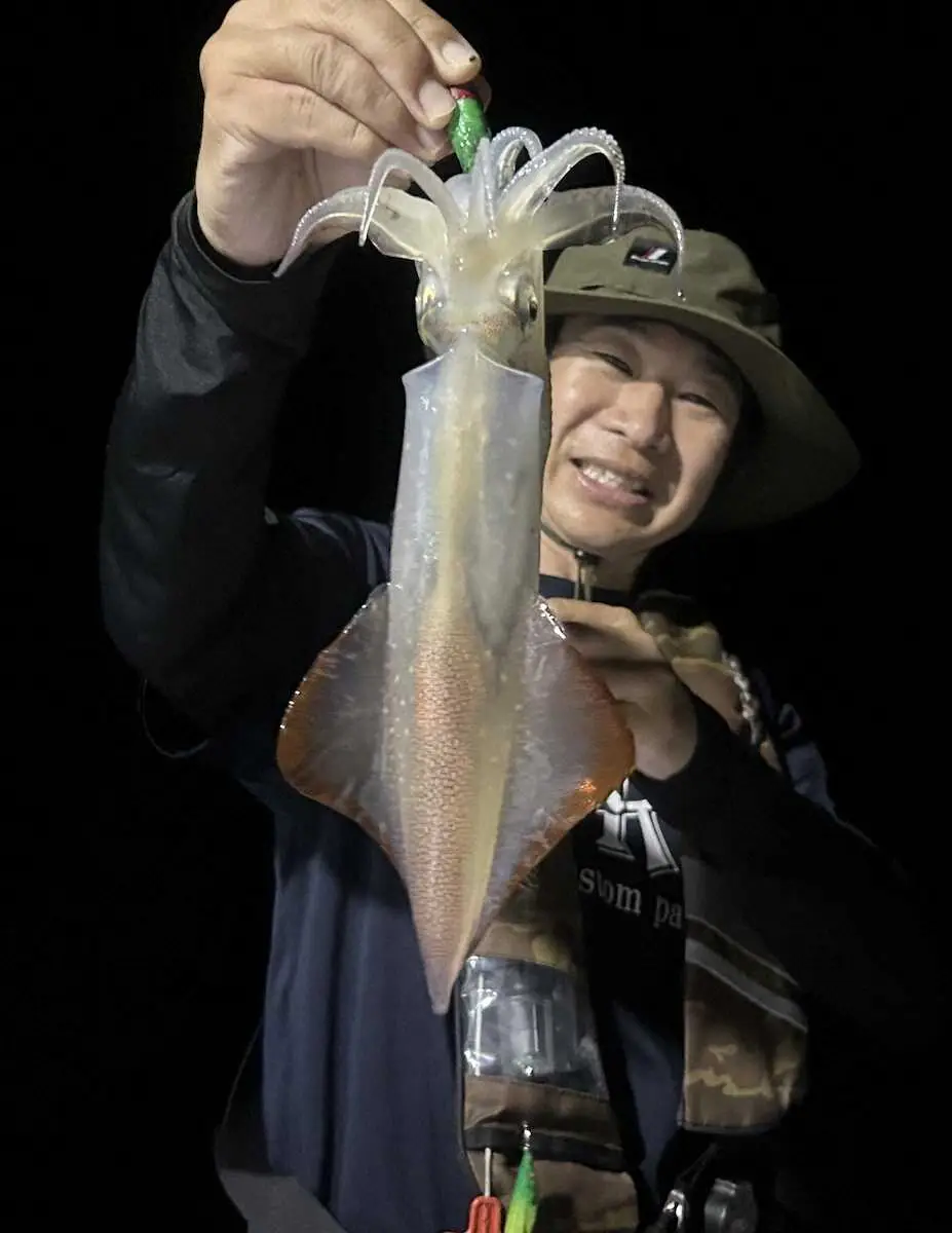 筆者にはこの日の最大サイズのケンサキイカがヒット